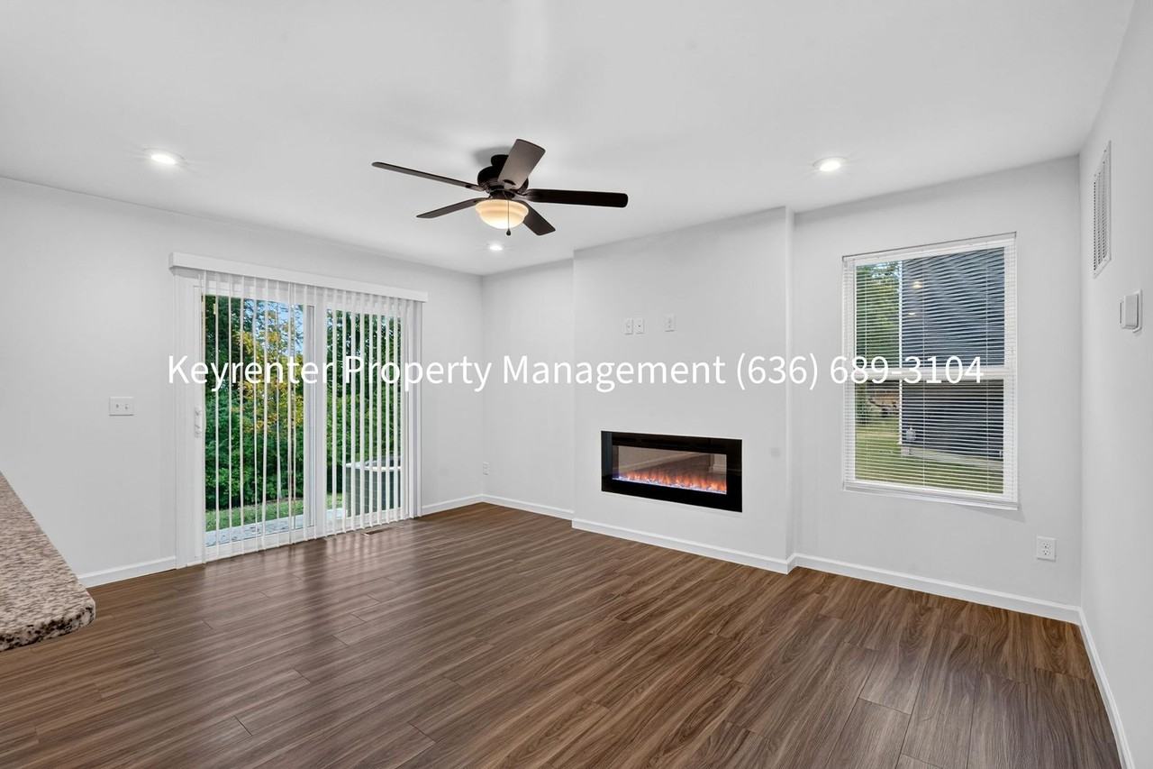 335 Newbridge Way - Photo 3 of 32