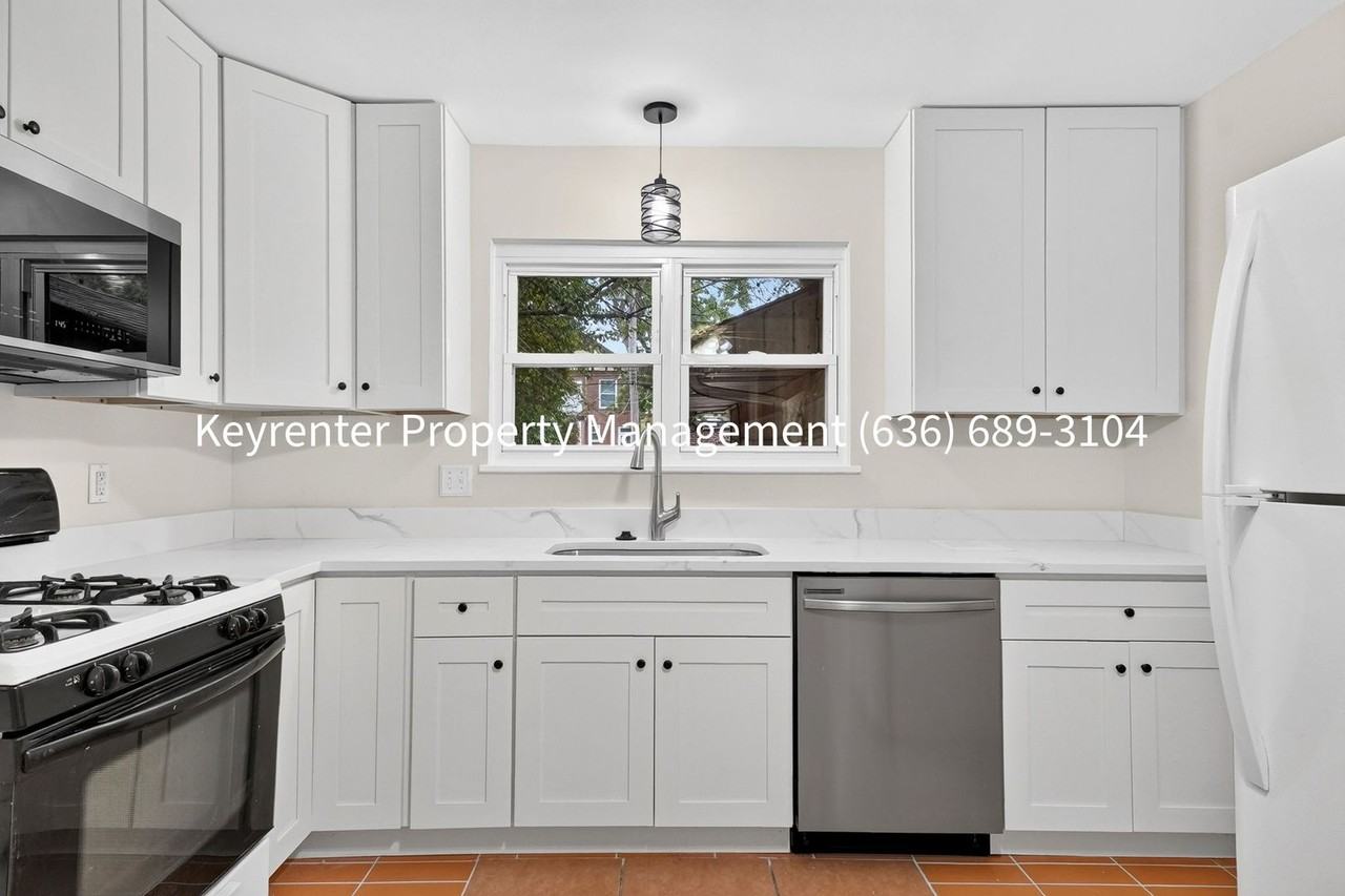 5855 Pershing Ave - Photo 2 of 29