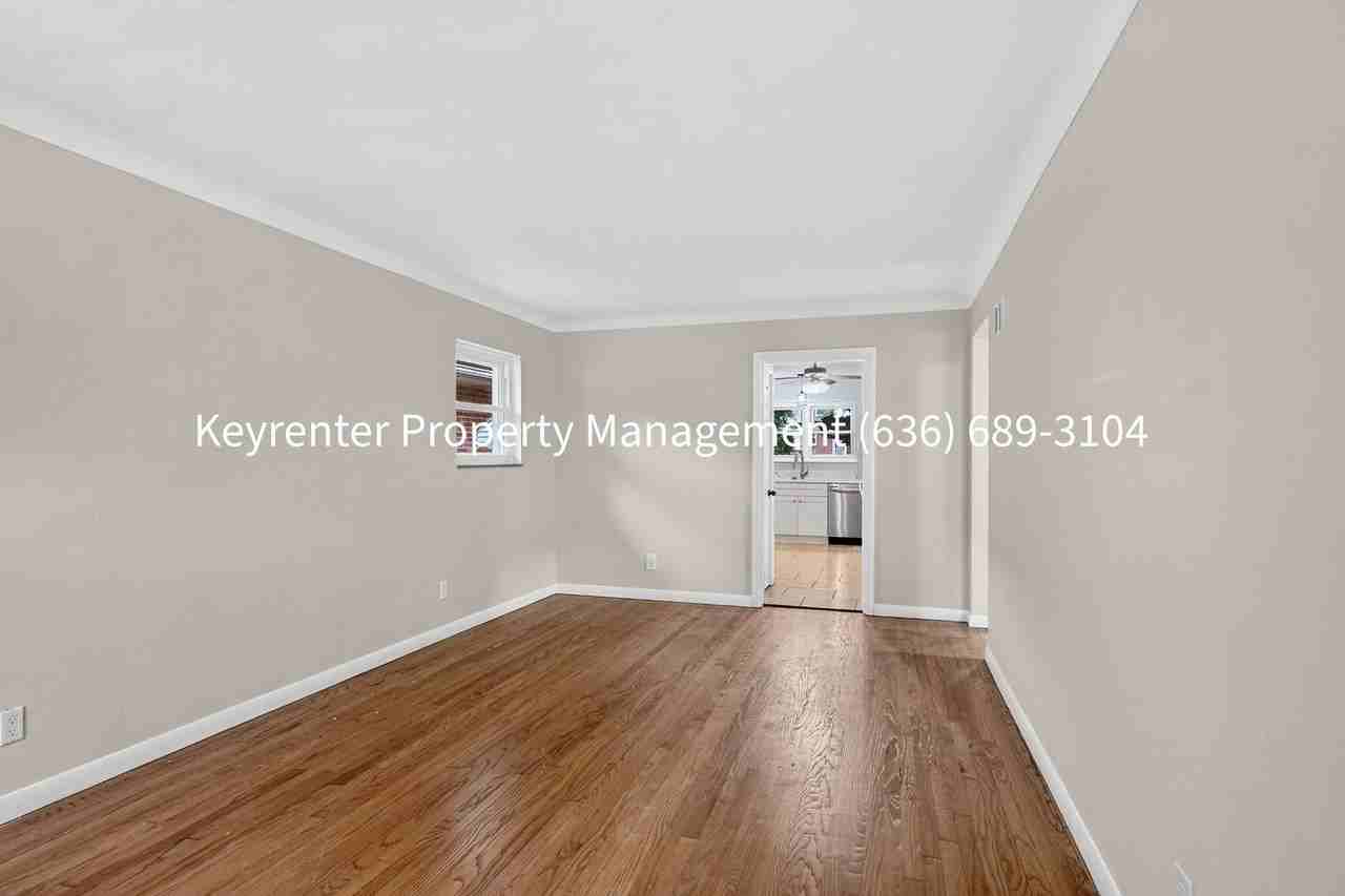 5855 Pershing Ave - Photo 3 of 29