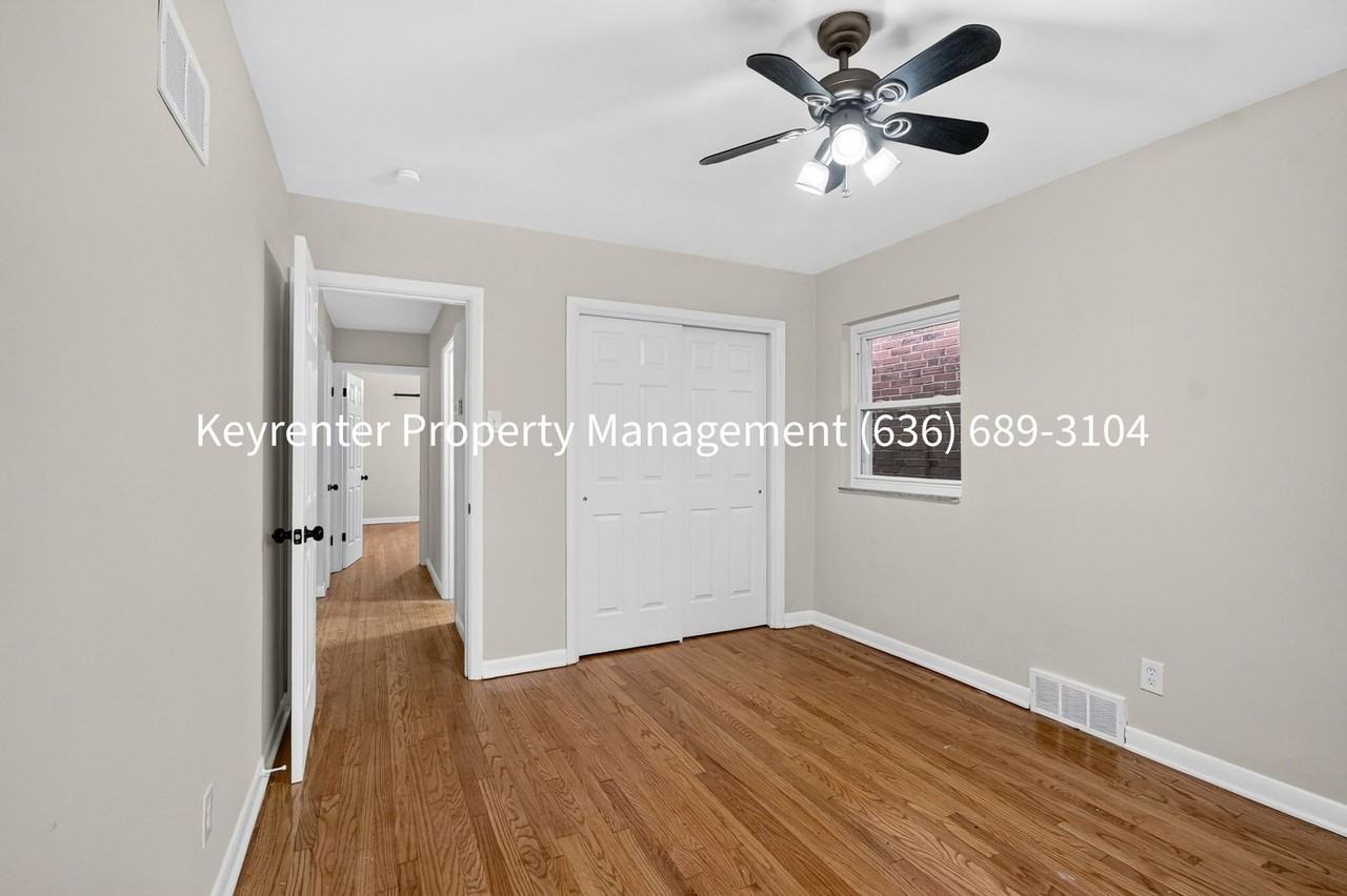 5855 Pershing Ave - Photo 4 of 29