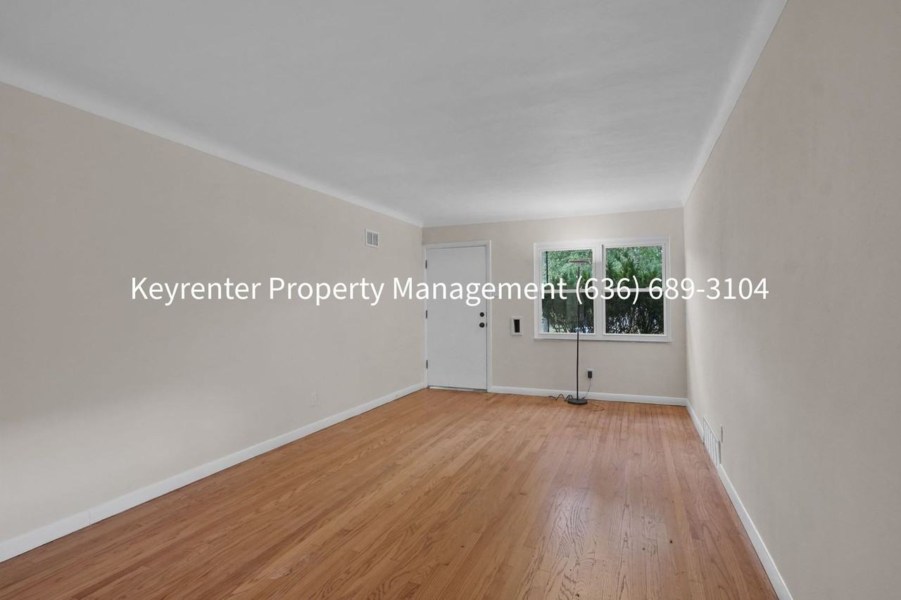 5855 Pershing Ave - Photo 6 of 29