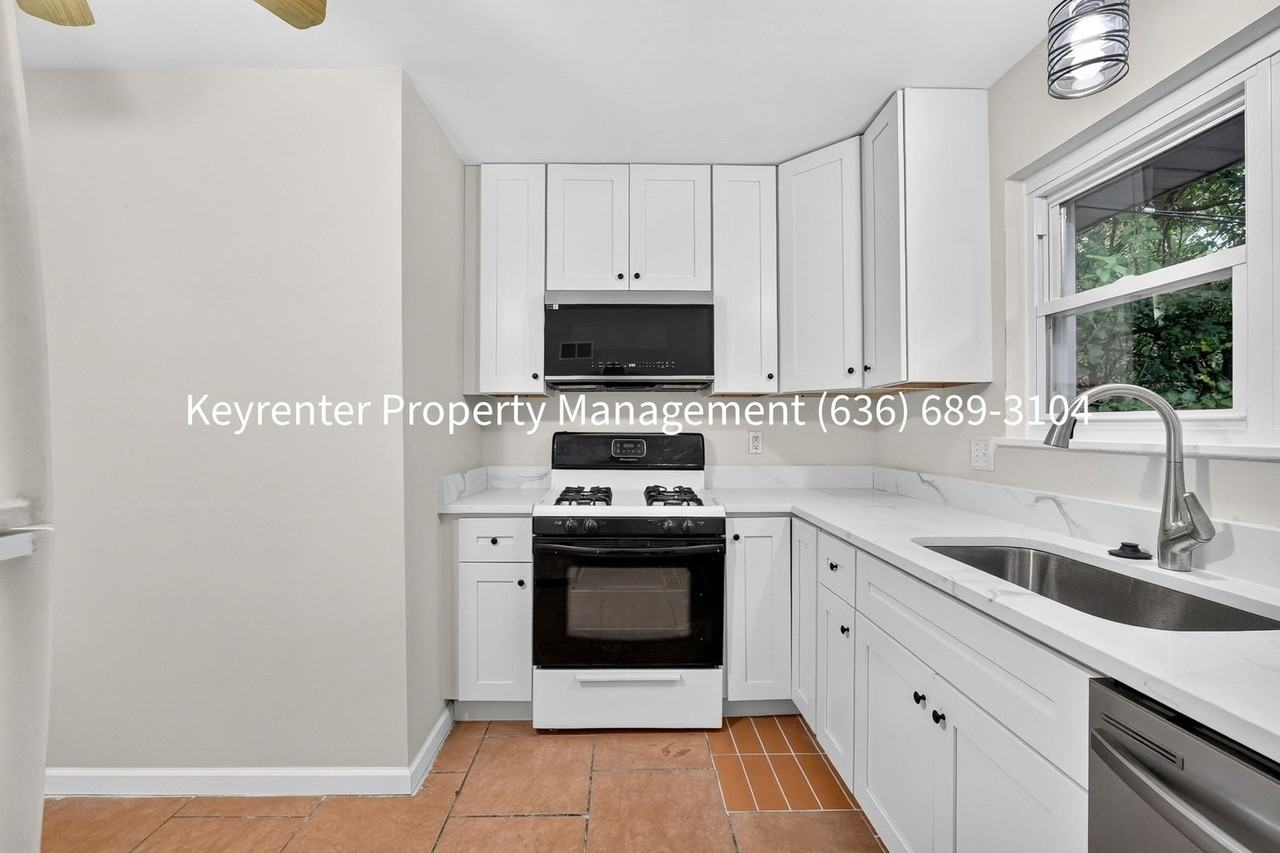 5855 Pershing Ave - Photo 7 of 29