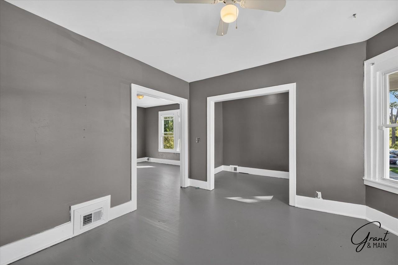 591 Hague St - Photo 5 of 19