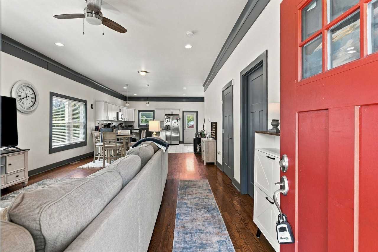 1615 Arthur Ave - Photo 6 of 31