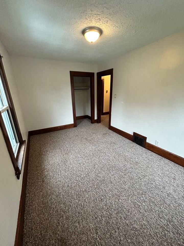 212 Mohican Ave - Photo 6 of 14