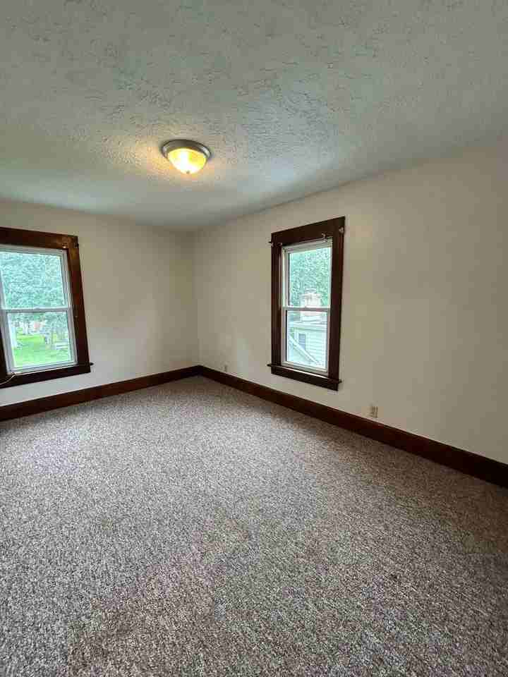 212 Mohican Ave - Photo 7 of 14