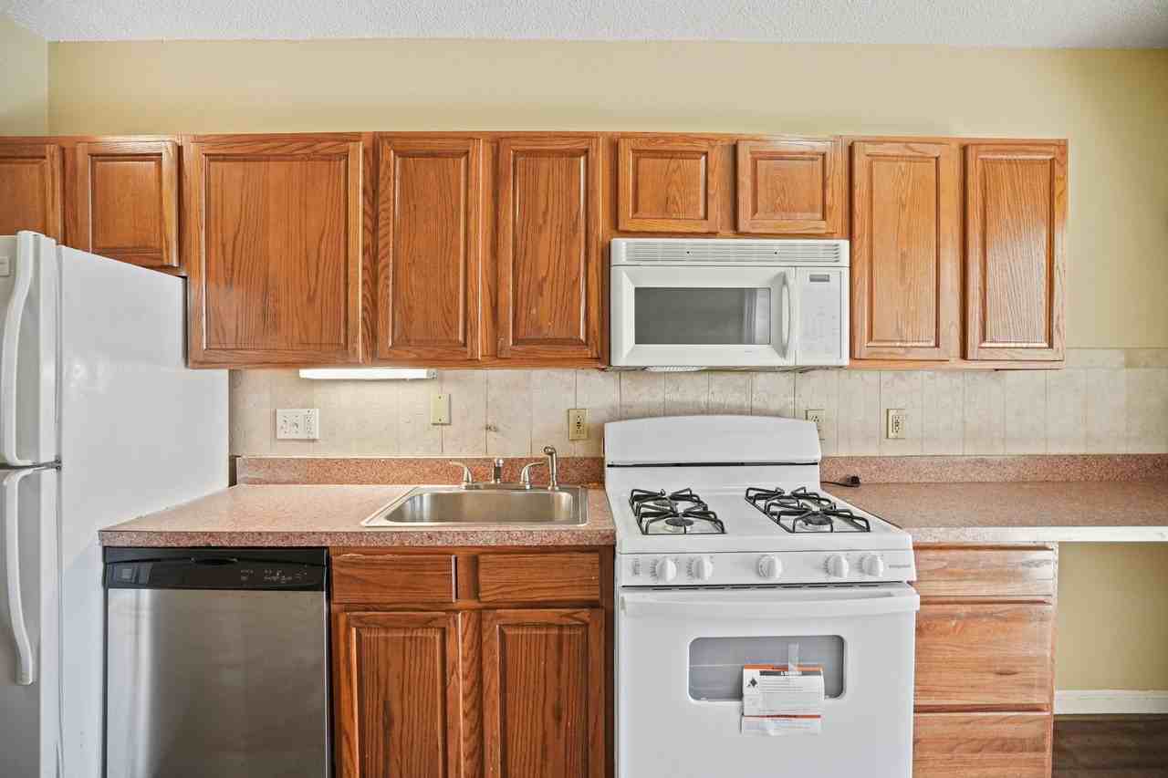 1904 Constitution Ave Ne #3 - Photo 3 of 21