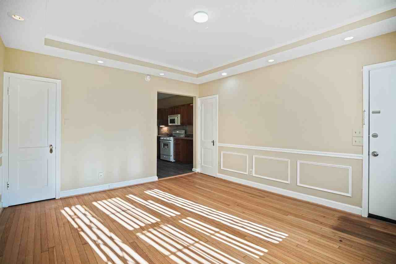 1904 Constitution Ave Ne #3 - Photo 4 of 21