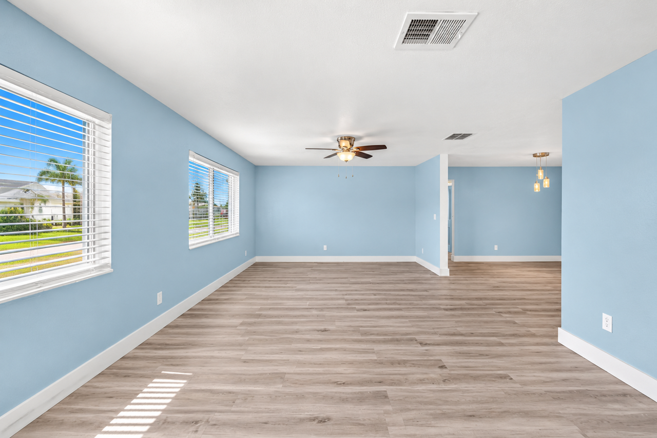 115 Country Club Dr - Photo 4 of 37