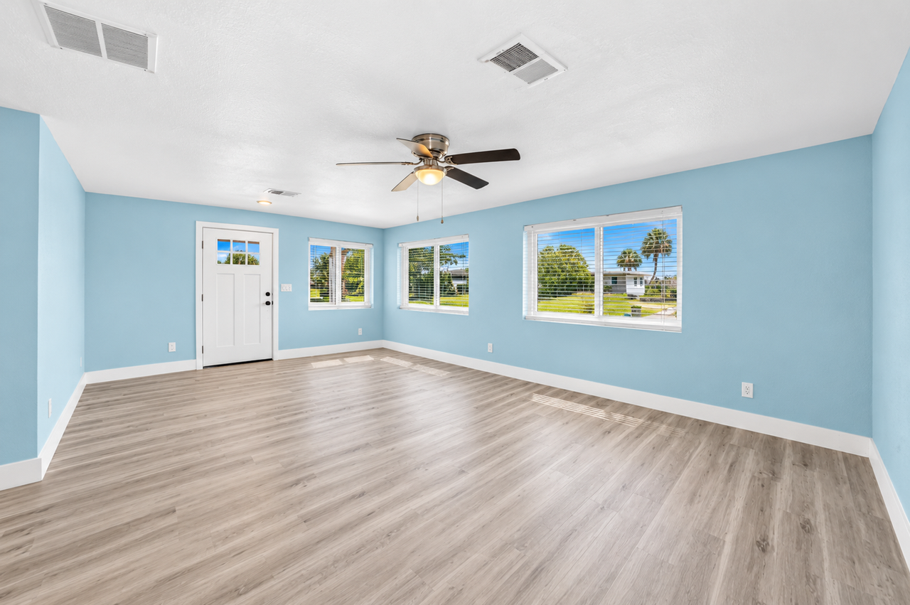 115 Country Club Dr - Photo 6 of 37