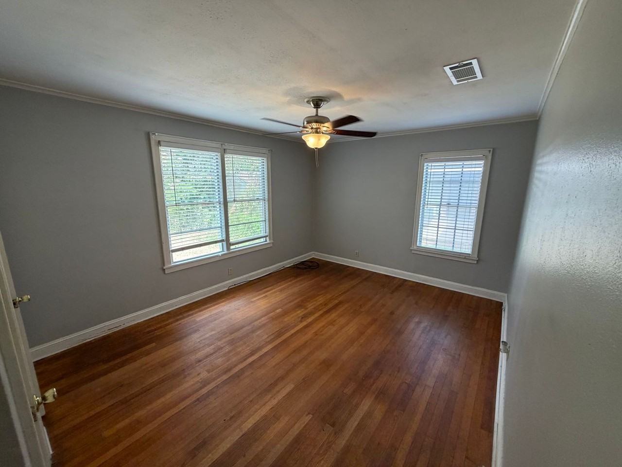 256 Pennsylvania Ave - Photo 5 of 17