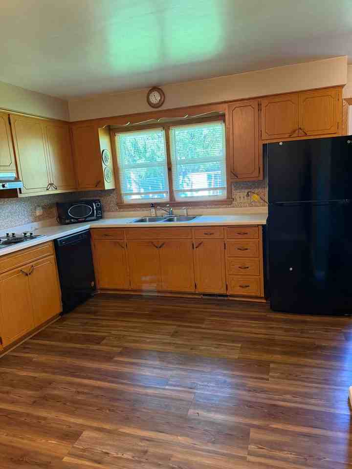 1029 24th Ave N - Photo 2 of 17