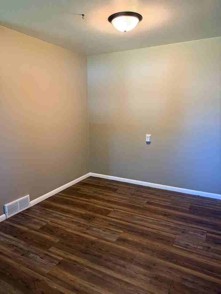 1029 24th Ave N - Photo 4 of 17