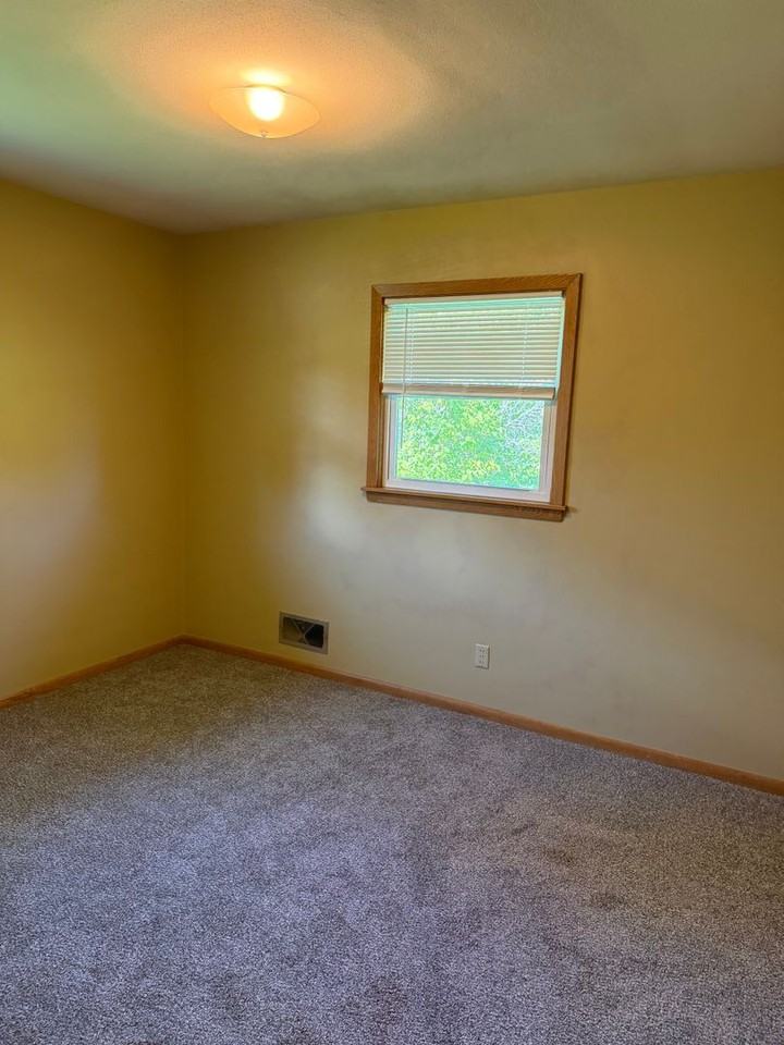 1029 24th Ave N - Photo 7 of 17