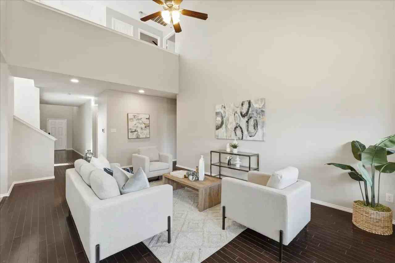 517 High Desert Dr - Photo 4 of 37