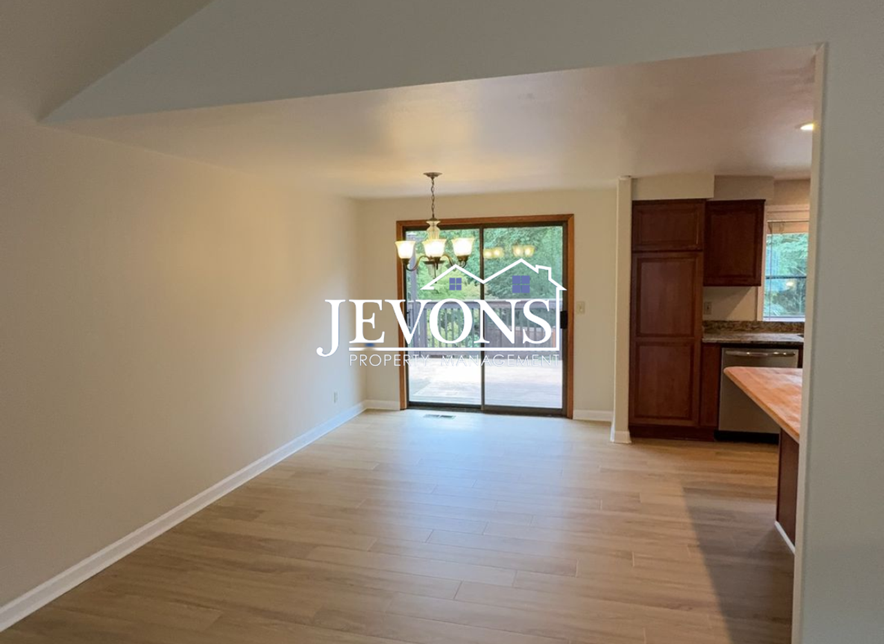 802 S 31st St - Photo 5 of 35