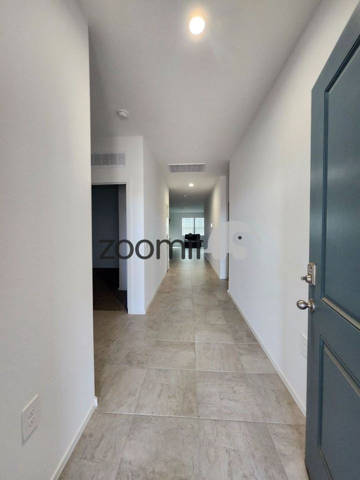 701 N 13th Pl - Photo 4 of 22