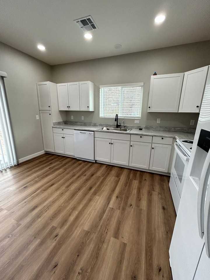 3510 Iroquois Plz - Photo 6 of 21