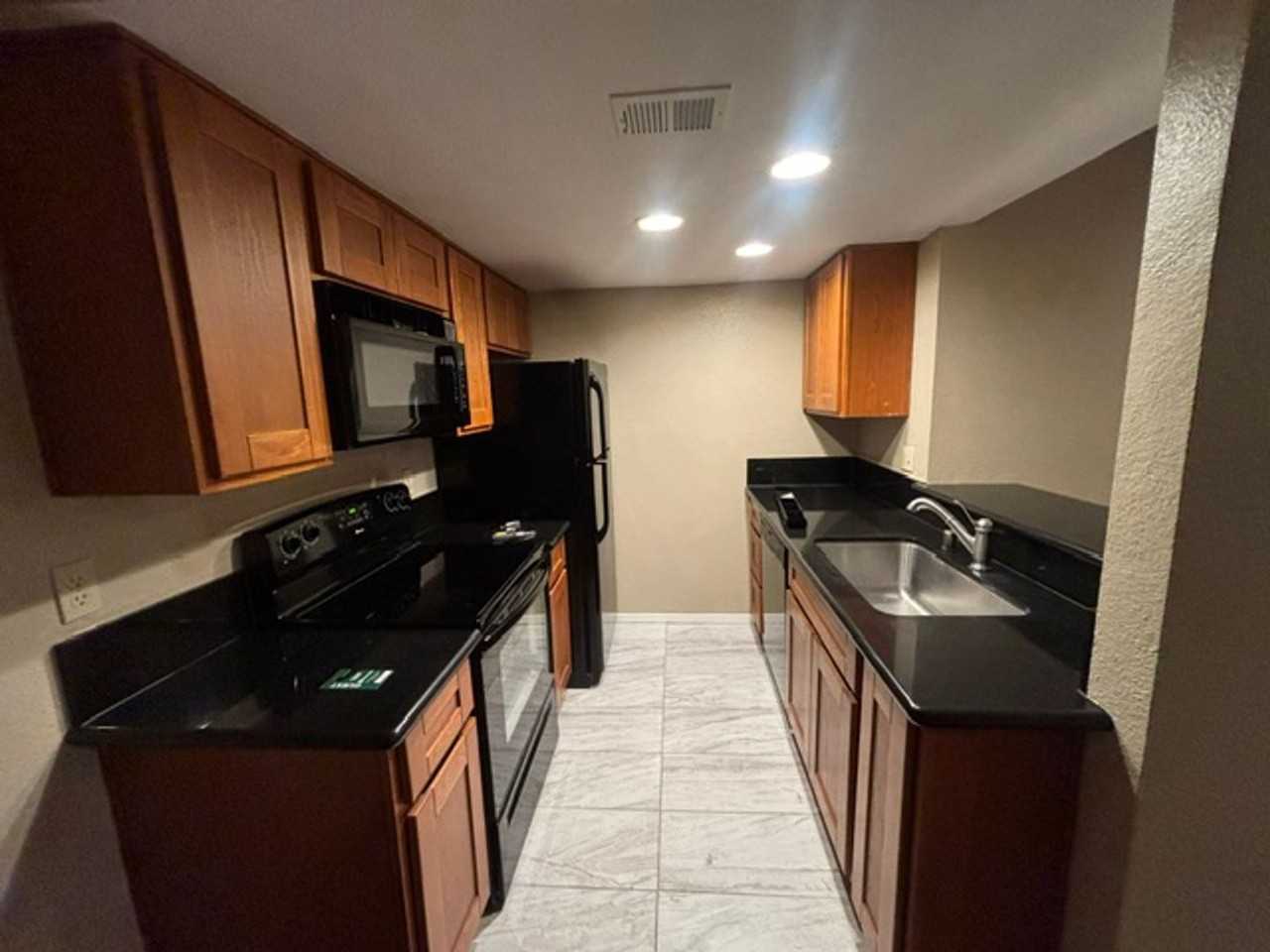 951 Fulton Ave - Photo 4 of 33