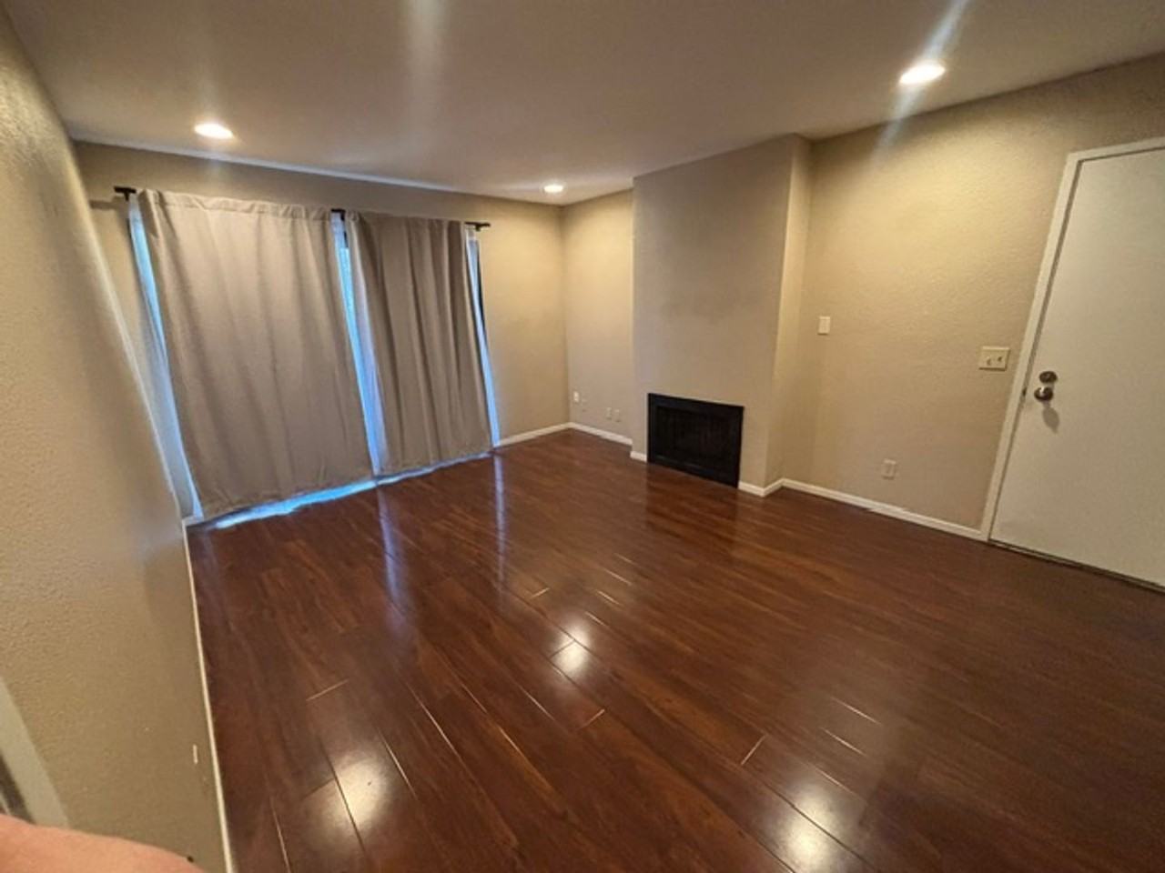 951 Fulton Ave - Photo 6 of 33