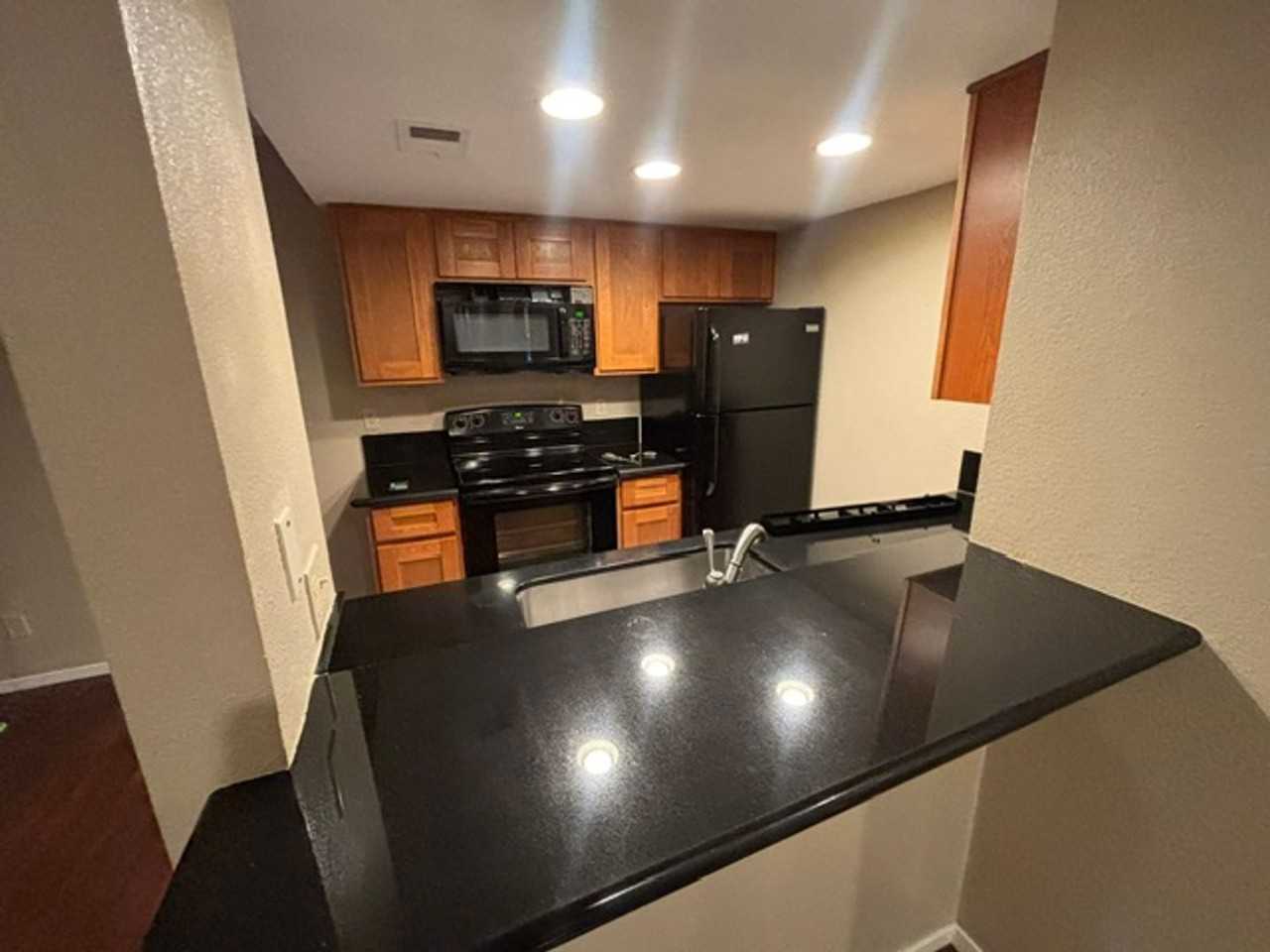 951 Fulton Ave - Photo 7 of 33