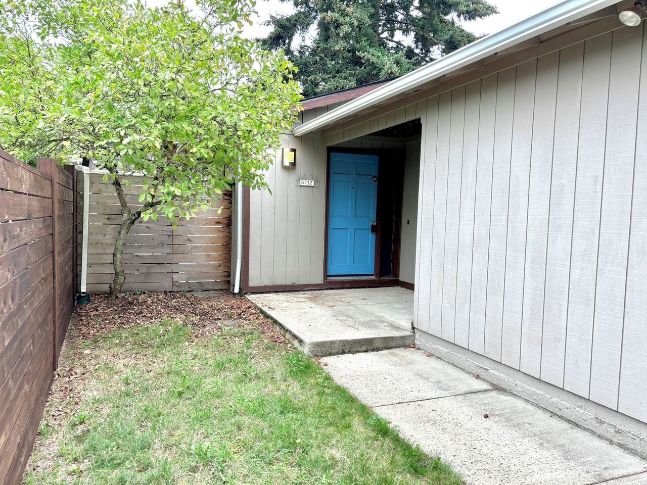 6732 Se 56th Ave - Photo 2 of 25