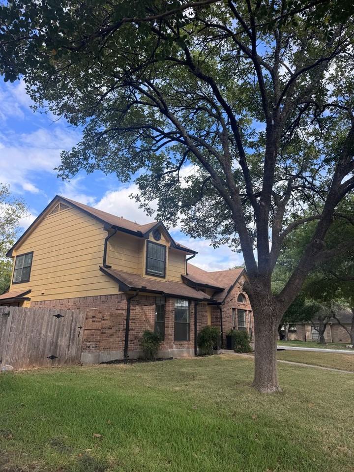 306 Applewood Dr - Photo 2 of 37