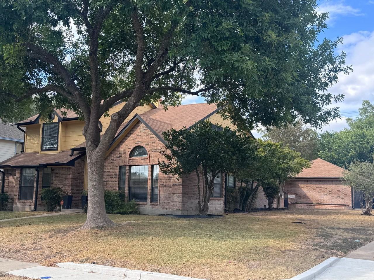 306 Applewood Dr - Photo 3 of 37