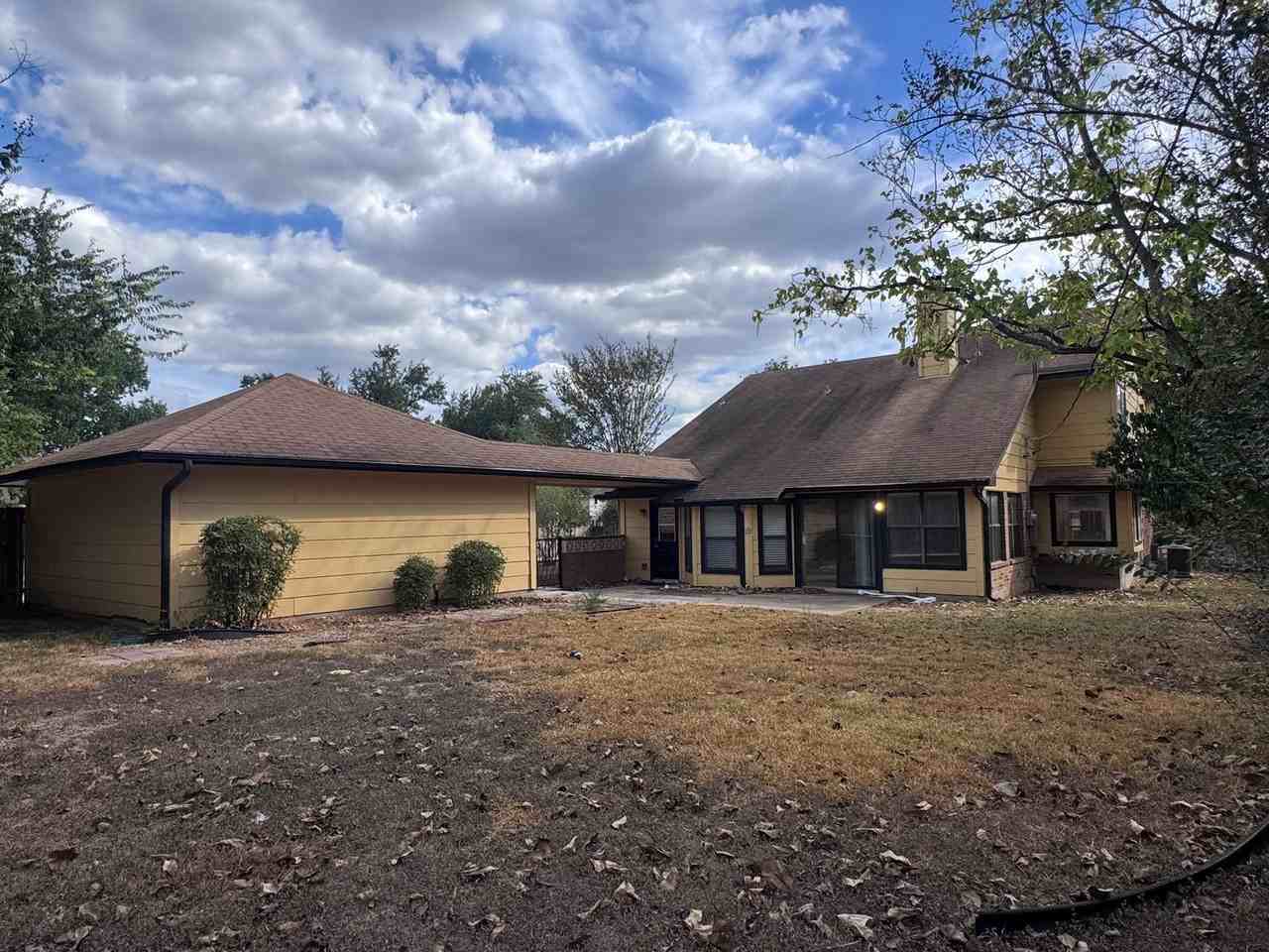 306 Applewood Dr - Photo 5 of 37