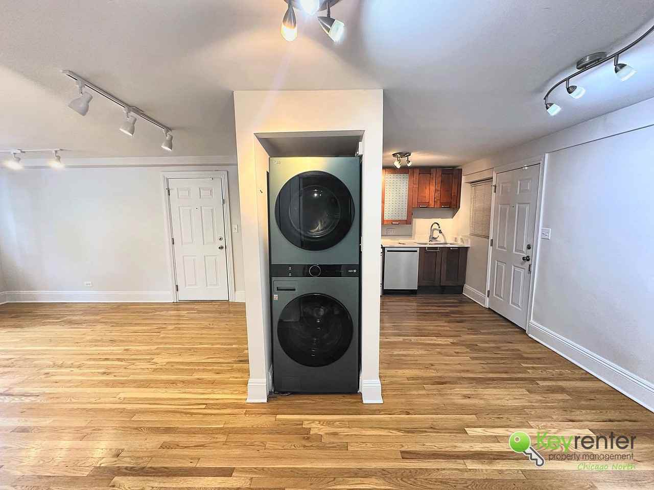 1353 W Fargo Ave - Photo 3 of 11