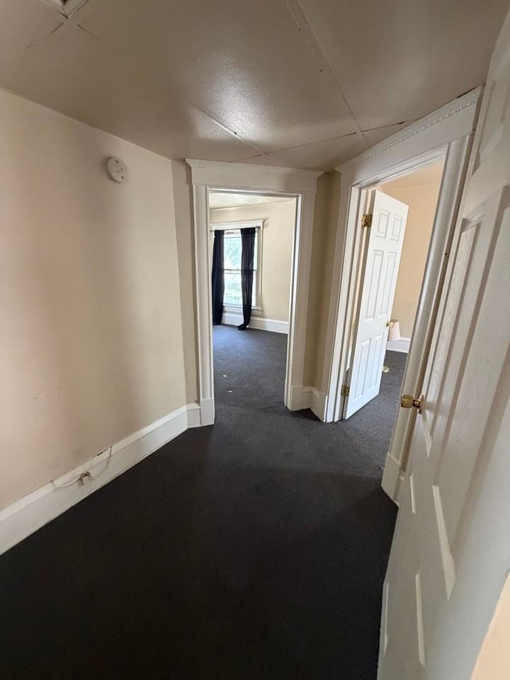 1527 N Main - Photo 2 of 11
