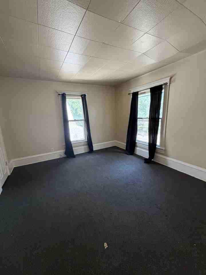 1527 N Main - Photo 3 of 11