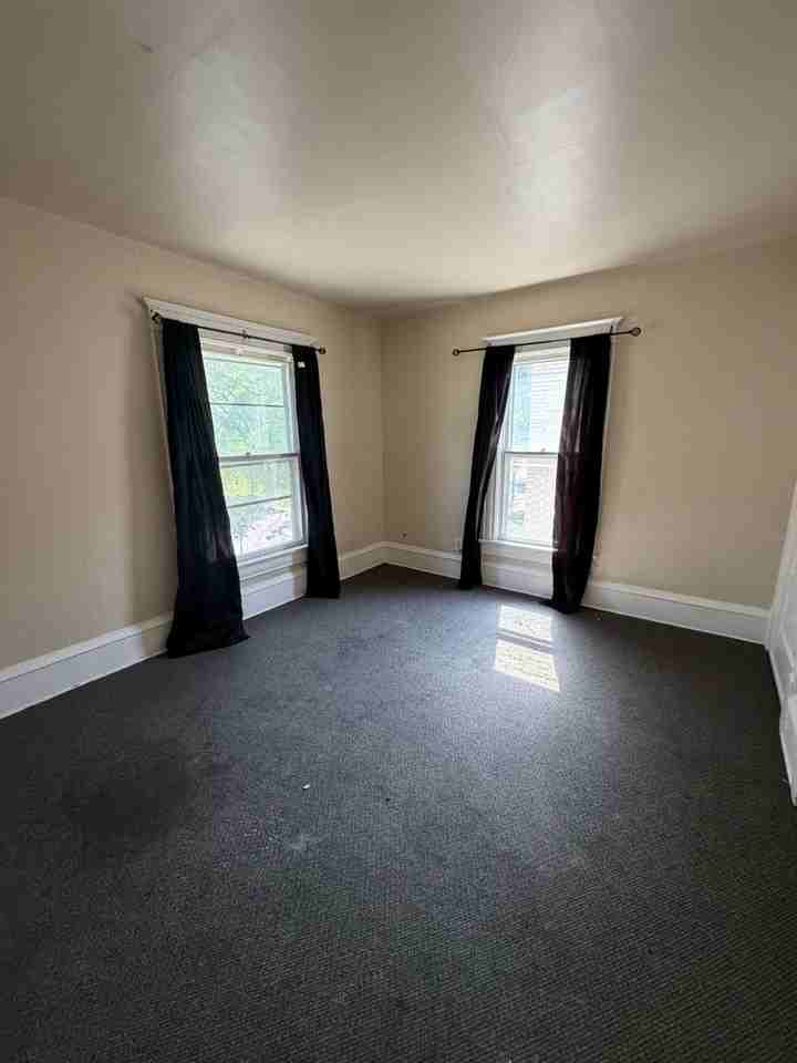 1527 N Main - Photo 4 of 11