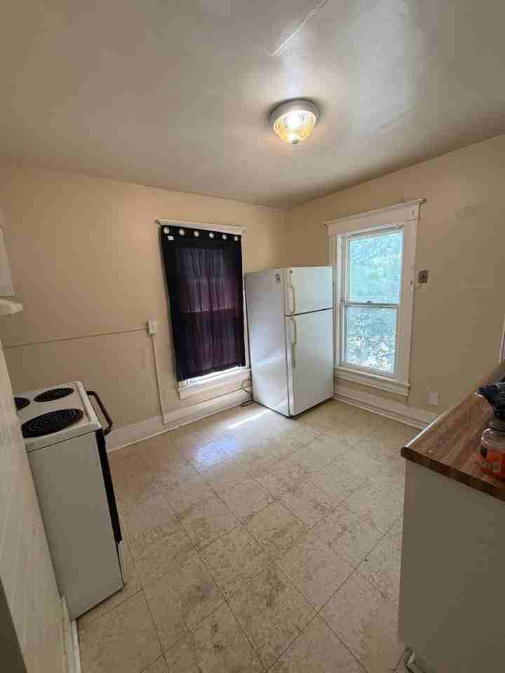 1527 N Main - Photo 5 of 11