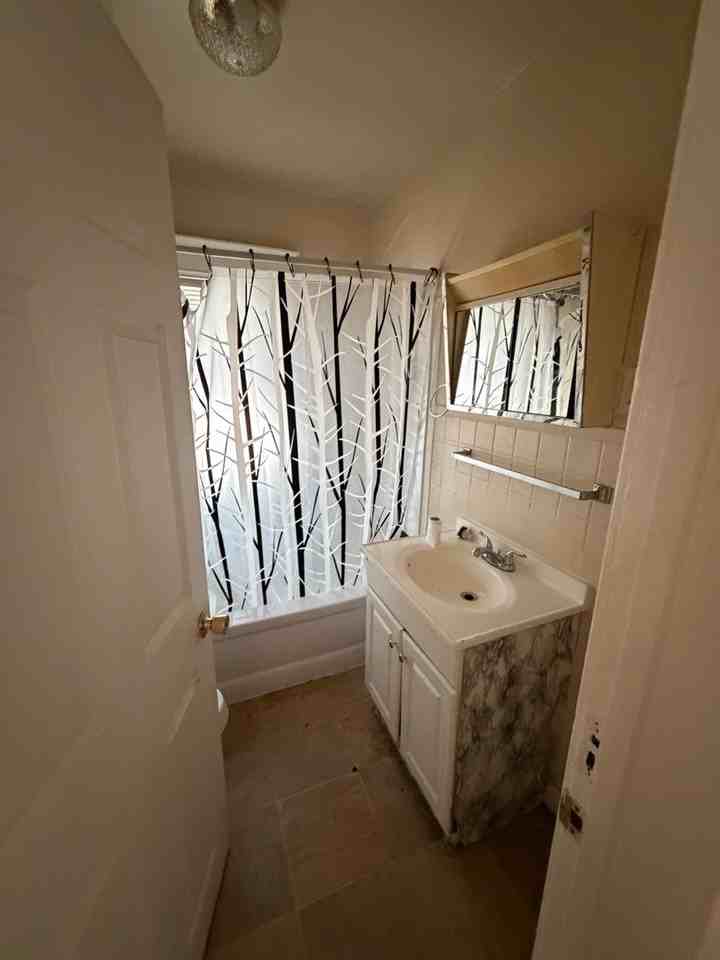 1527 N Main - Photo 6 of 11