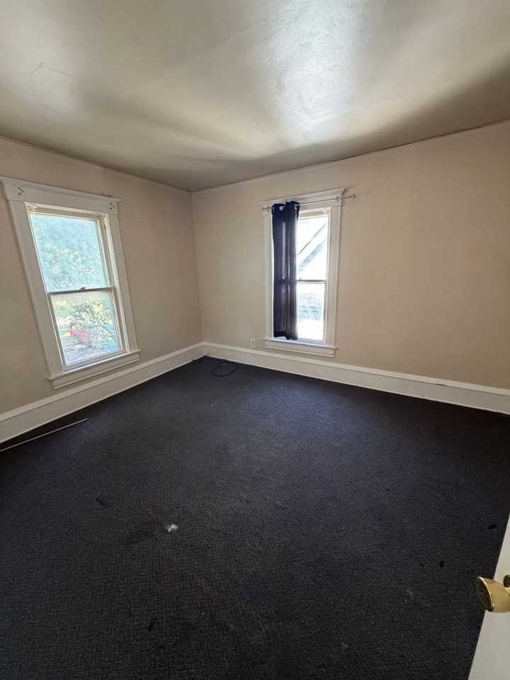1527 N Main - Photo 7 of 11