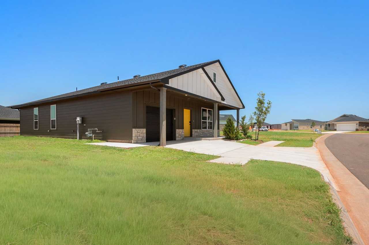 4105 Nw 180th Ter - Photo 3 of 50
