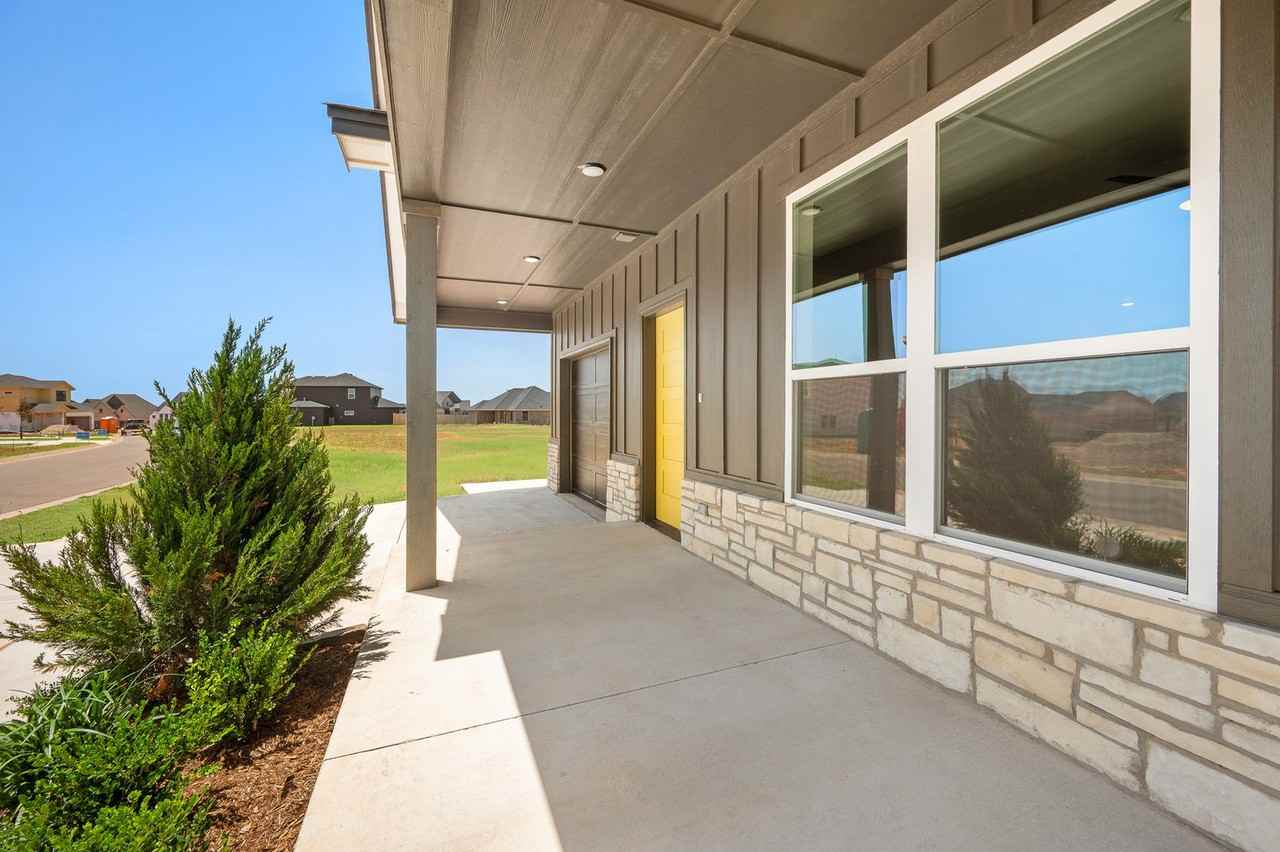 4105 Nw 180th Ter - Photo 4 of 50
