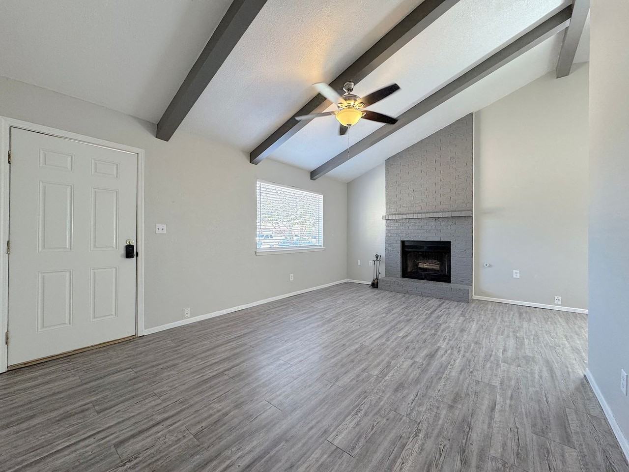 1809 Agua Dulce St - Photo 3 of 25