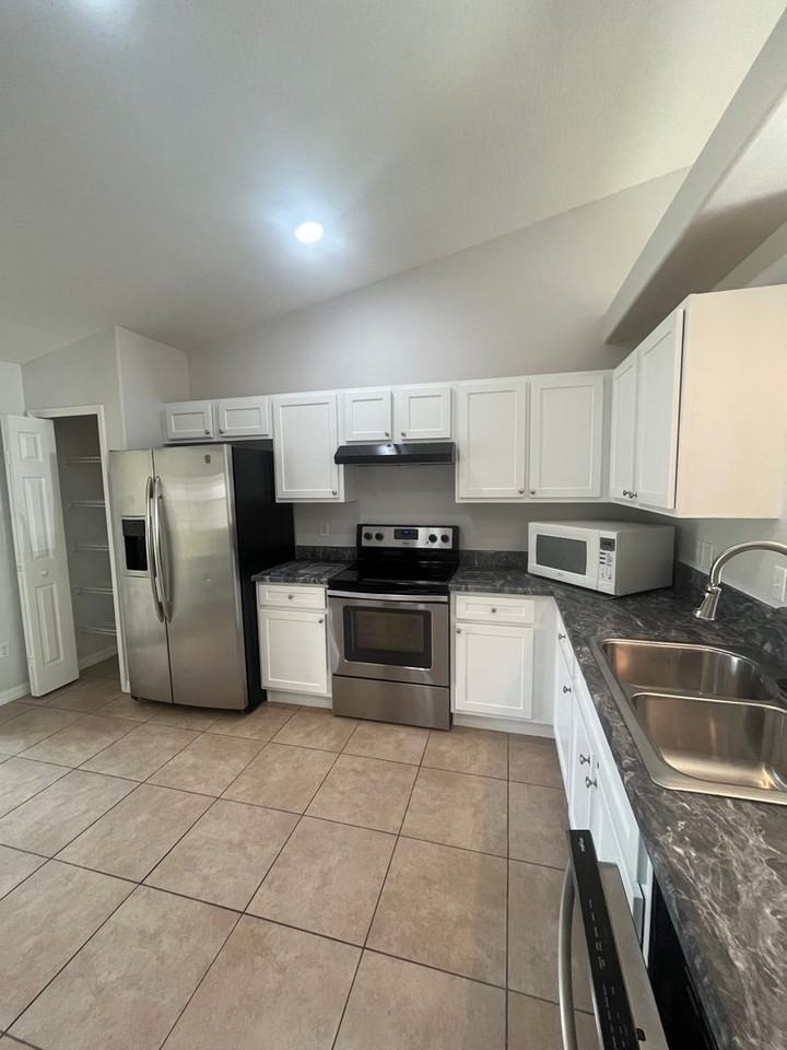 17A Pine Grove Dr - Photo 3 of 19
