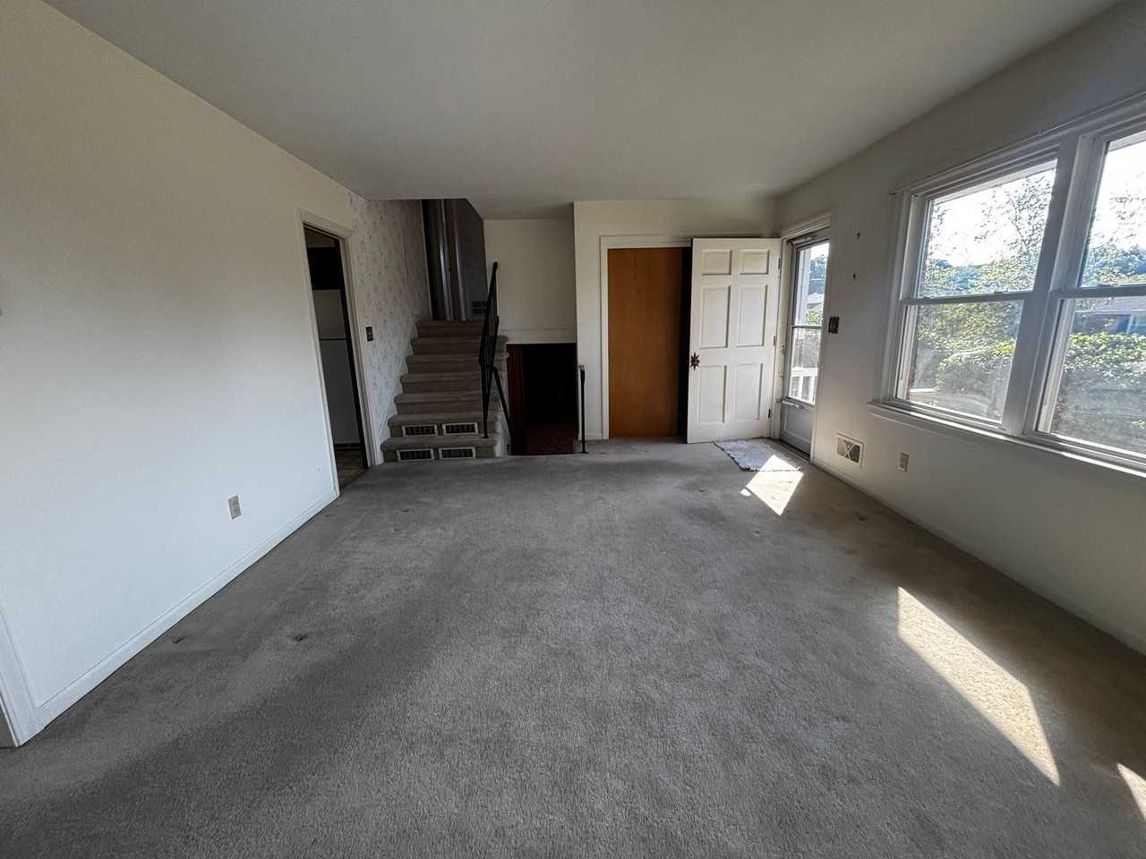 1511 Narcissus St - Photo 4 of 50