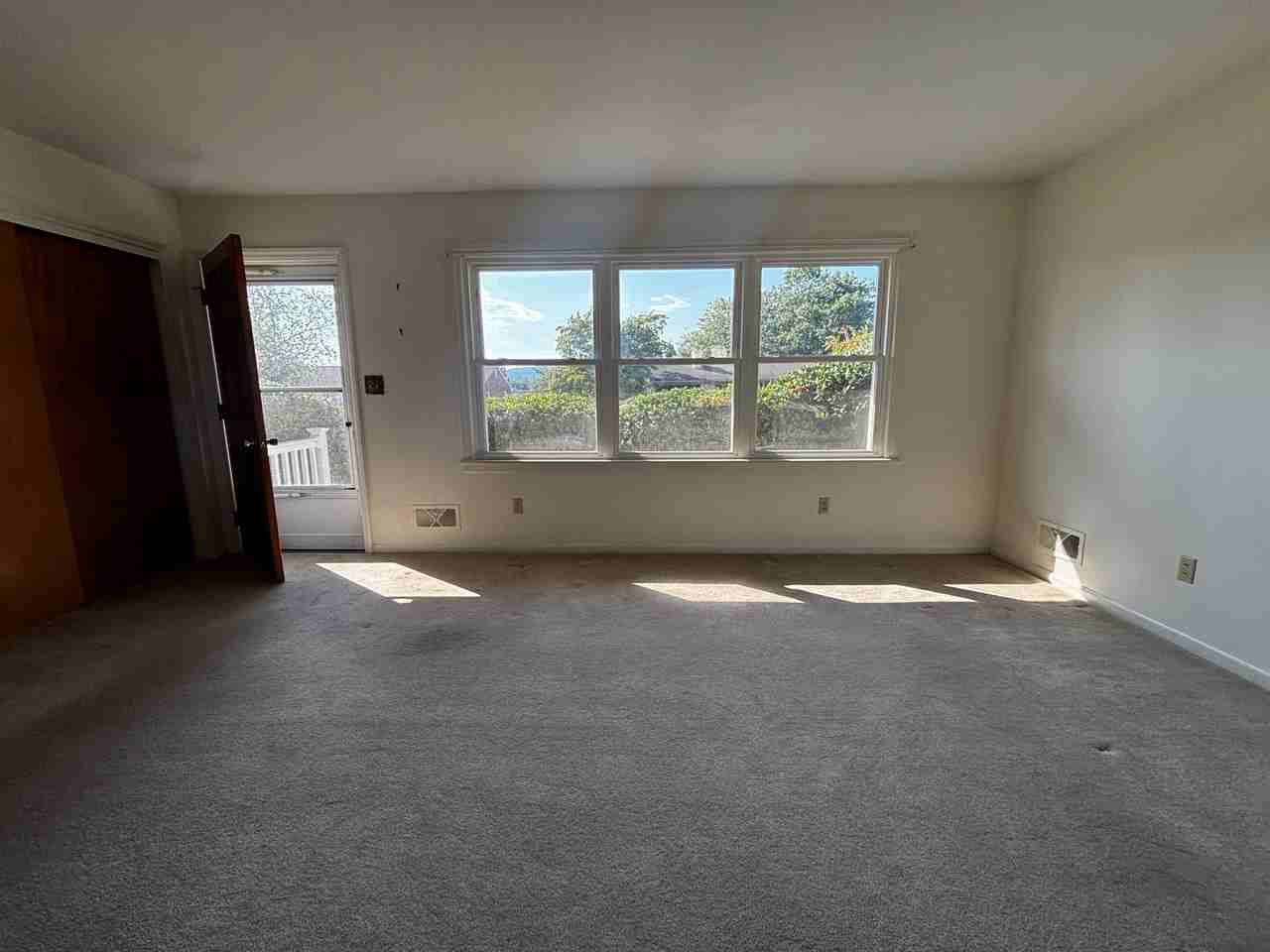 1511 Narcissus St - Photo 5 of 50