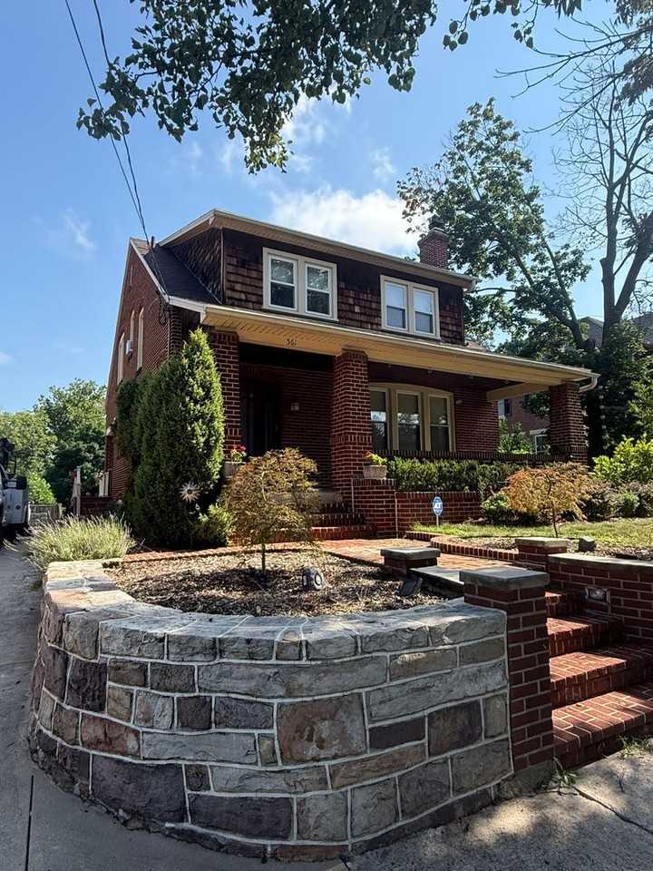 561 Montgomery Ave - Photo 2 of 42
