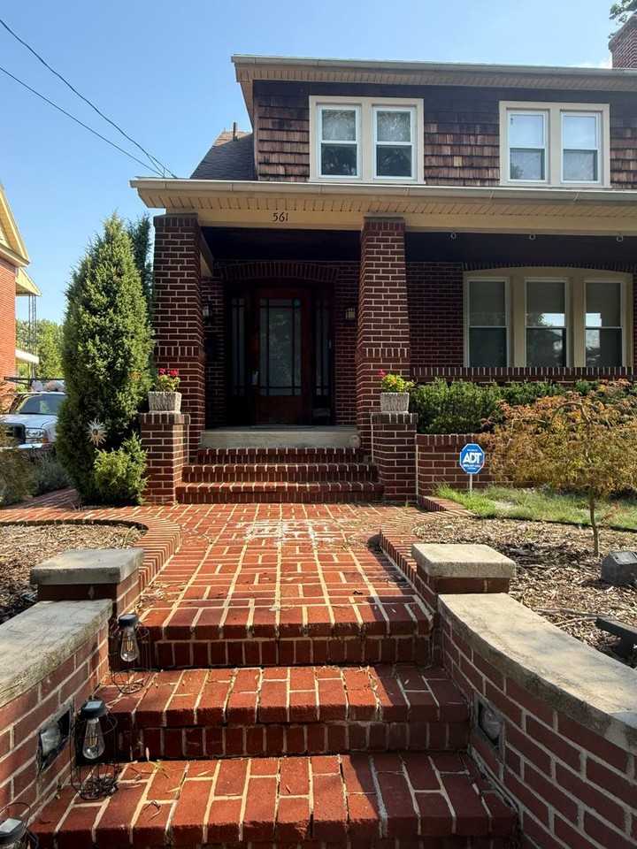 561 Montgomery Ave - Photo 4 of 42