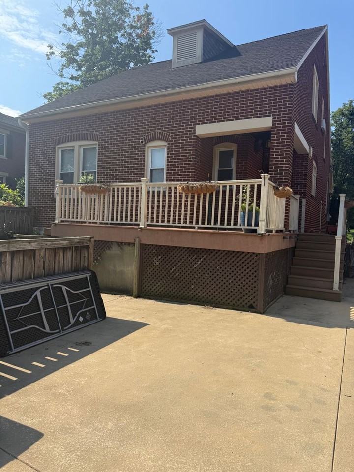 561 Montgomery Ave - Photo 6 of 42