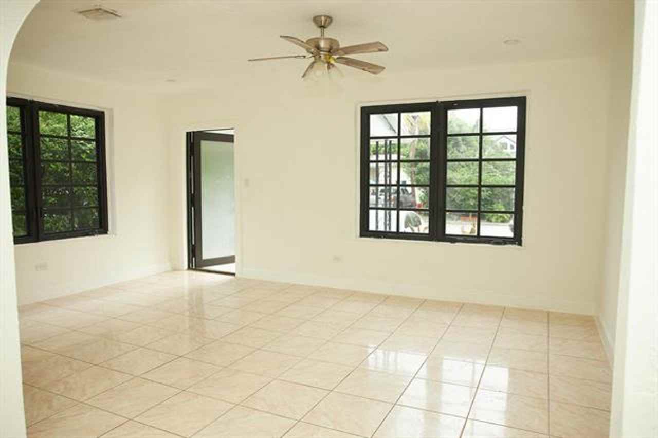 25 25 NE 43rd St th 25 - Photo 4 of 34