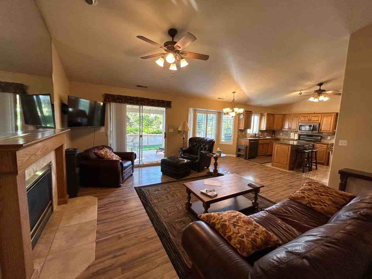1111 Plum Cir - Photo 5 of 30