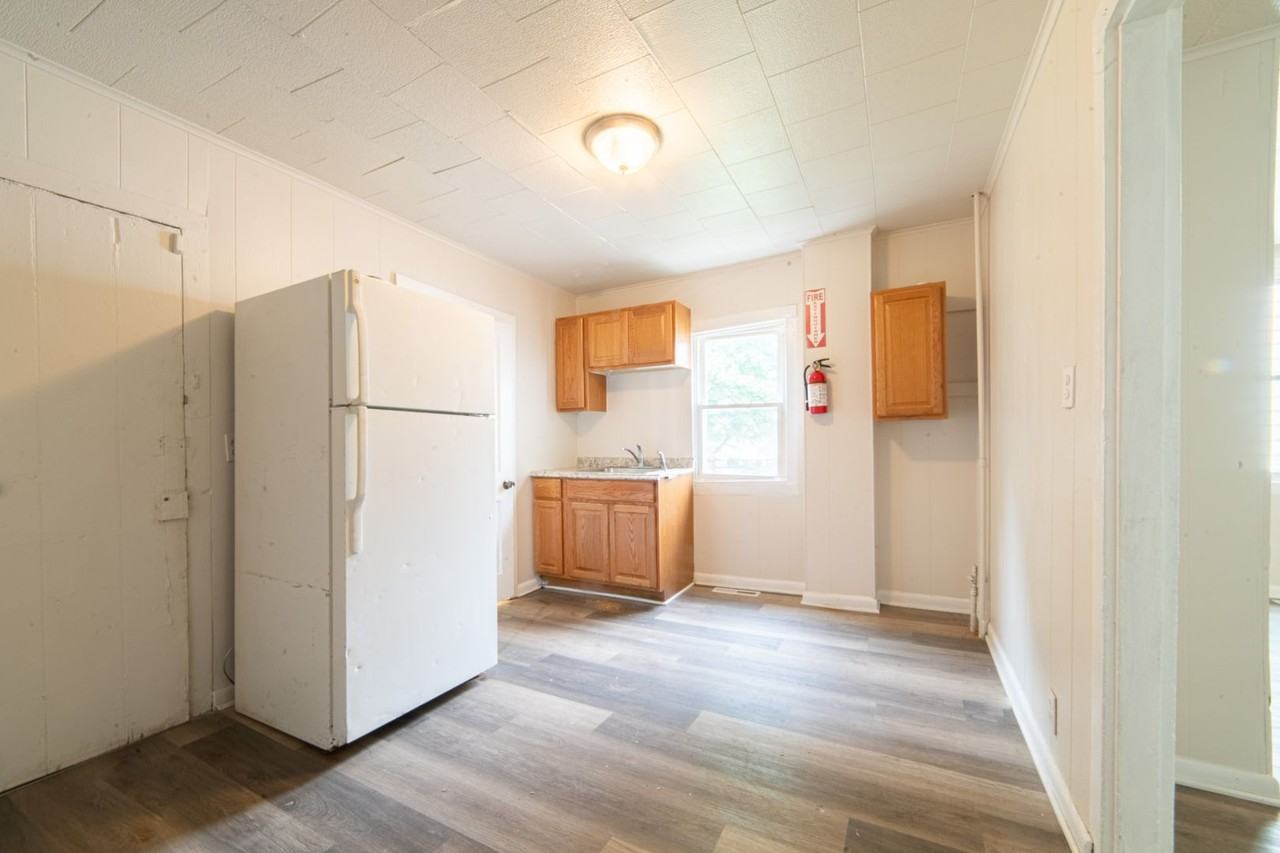 316 E Pine St - Photo 3 of 7