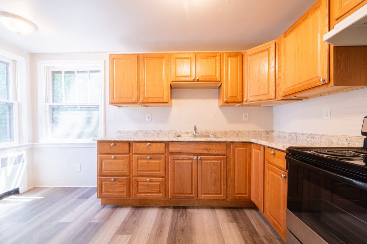 105 Atlantic St - Photo 2 of 9