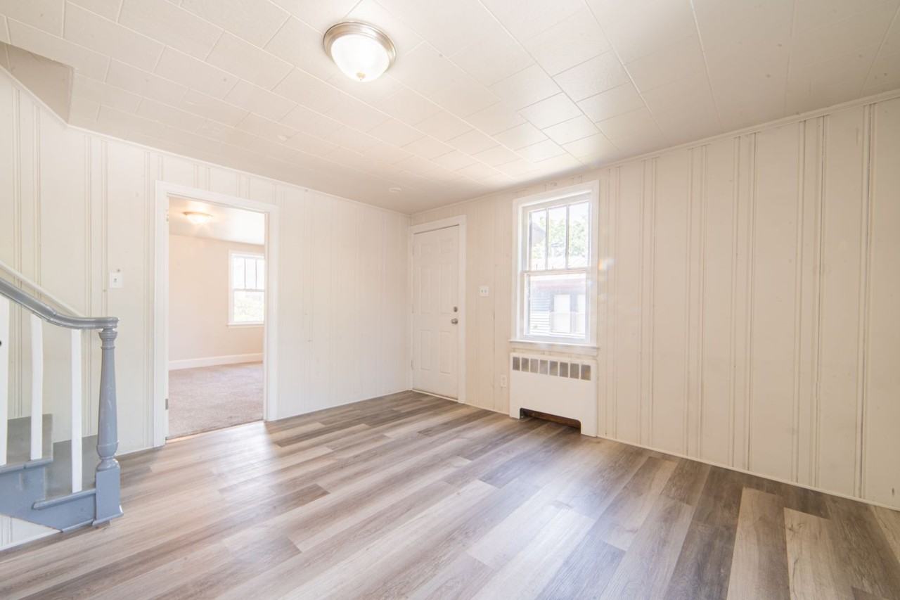 105 Atlantic St - Photo 3 of 9